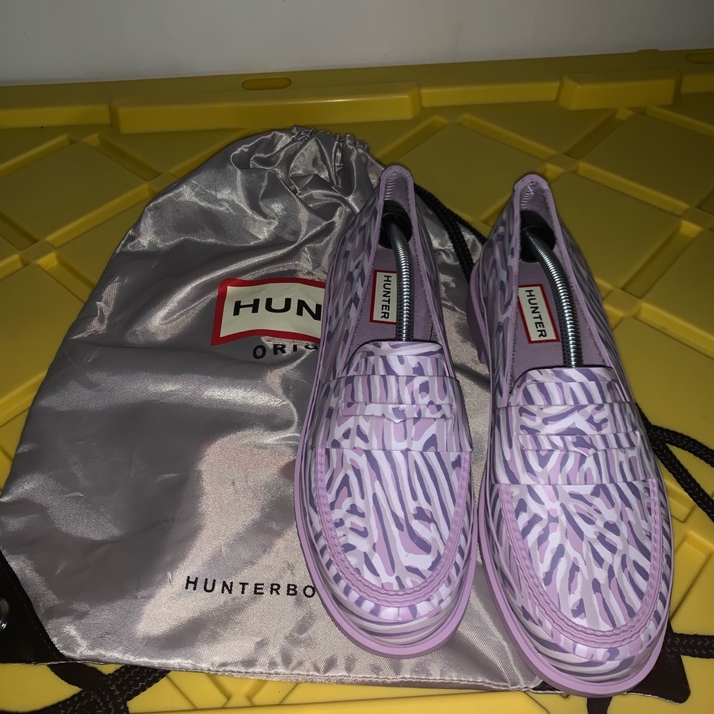 NWOT Hunter coral penny loafers
